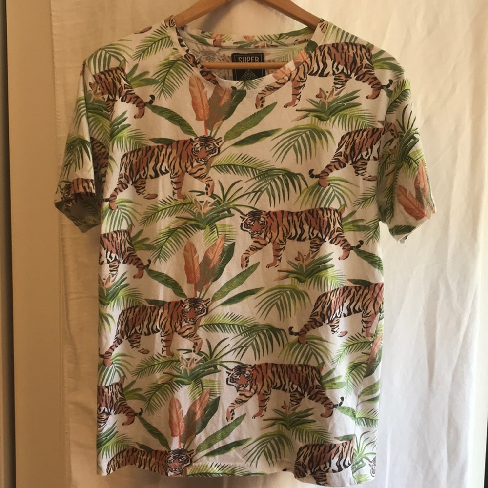 Tiger novelty print t shirt, size large